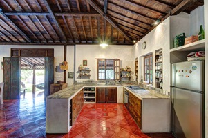  VILLA LIMA KAYU 