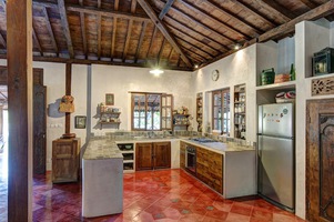  VILLA LIMA KAYU 
