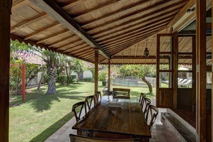  VILLA LIMA KAYU 