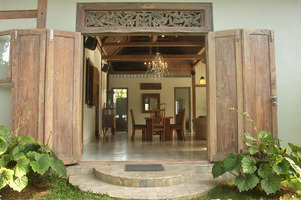  VILLA KAYU KAYU UMALAS 