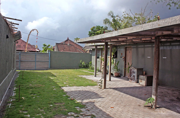  VILLA KAYU KAYU UMALAS 