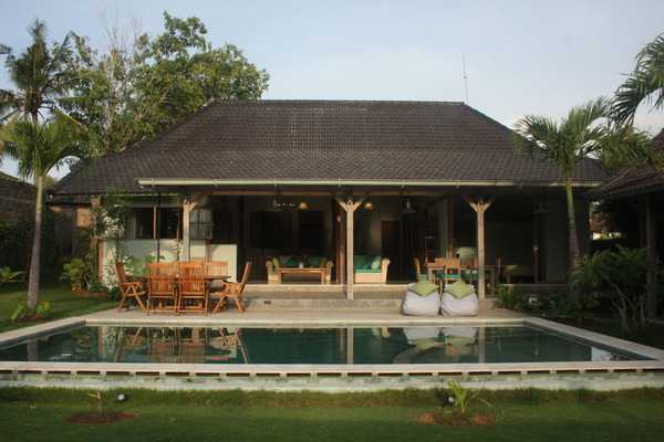  VILLA KAYU KAYU UMALAS 