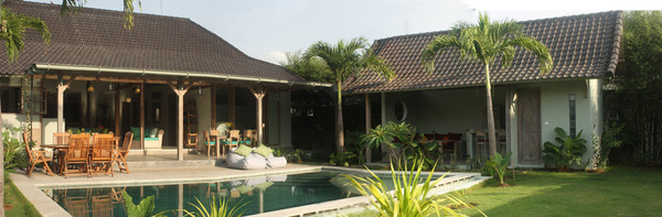  VILLA KAYU KAYU UMALAS 