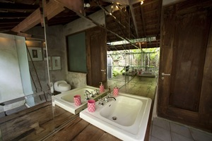  VILLA MADE CANGGU BUWIT 