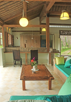  VILLA KAYU KAYU UMALAS 