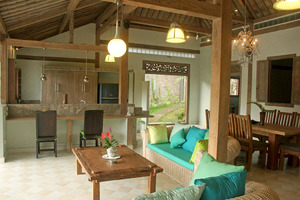 VILLA KAYU KAYU UMALAS 