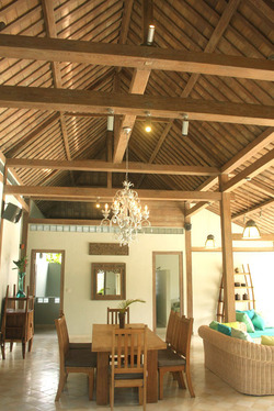  VILLA KAYU KAYU UMALAS 
