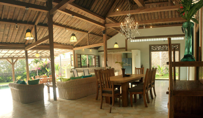  VILLA KAYU KAYU UMALAS 