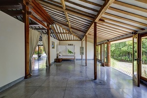  VILLA JOGLO UMALAS 