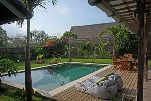  VILLA KAYU KAYU UMALAS 