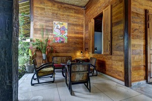  VILLA JOGLO UMALAS 