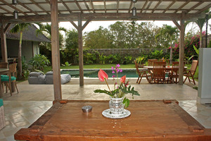  VILLA KAYU KAYU UMALAS 