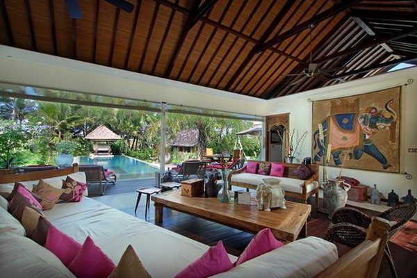  VILLA MANSON CANGGU 