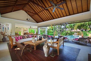  VILLA MANSON CANGGU 