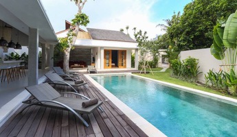  VILLA TELUK BUNGA UMALAS 