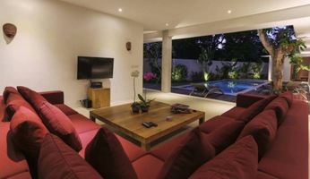  VILLA TELUK BUNGA UMALAS 