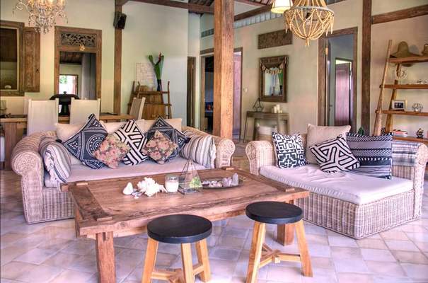  VILLA KAYU KAYU UMALAS 