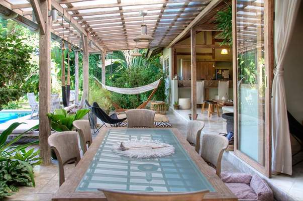  VILLA KAYU KAYU UMALAS 