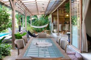  VILLA KAYU KAYU UMALAS 