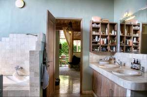  VILLA KAYU KAYU UMALAS 