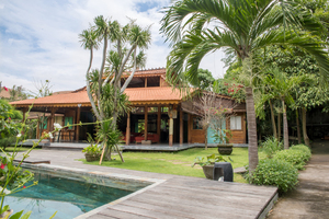  VILLA KAYUHUG 