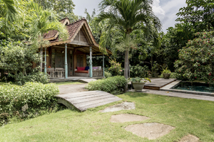  VILLA KAYUHUG 