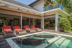  VILLA MANSON CANGGU 