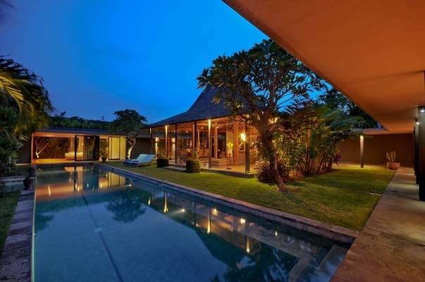  VILLA KAYU MAT CANGGU 