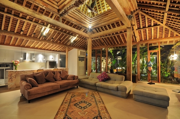  VILLA KAYU MAT CANGGU 