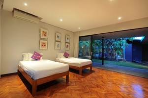  VILLA KAYU MAT CANGGU 