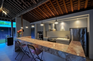  VILLA KAYU MAT CANGGU 