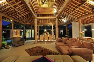  VILLA KAYU MAT CANGGU 