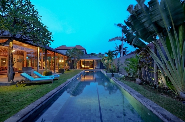  VILLA KAYU MAT CANGGU 