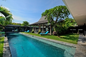  VILLA KAYU MAT CANGGU 