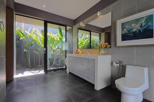  VILLA KAYU MAT CANGGU 