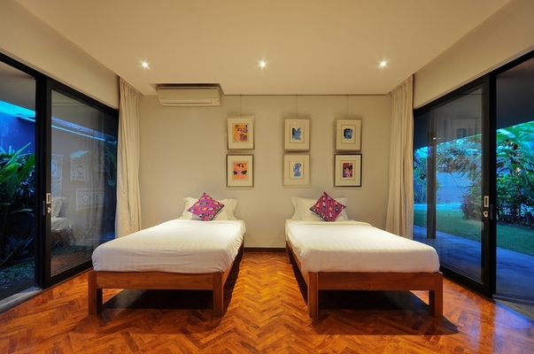  VILLA KAYU MAT CANGGU 