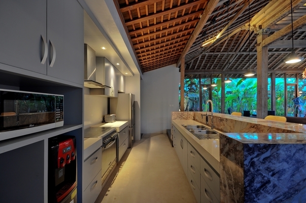  VILLA KAYU MAT CANGGU 