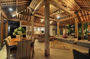  VILLA KAYU MAT CANGGU 