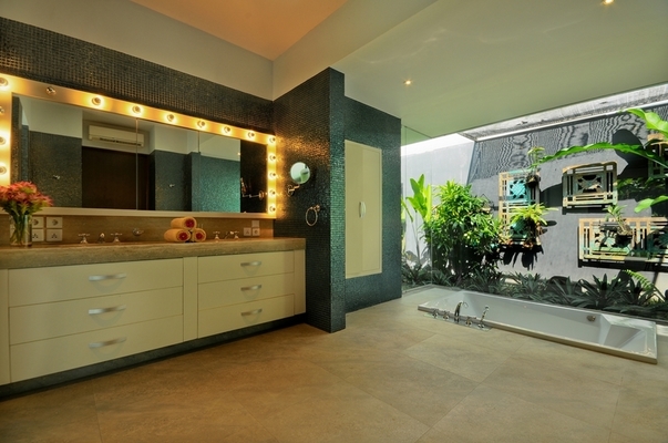  VILLA KAYU MAT CANGGU 