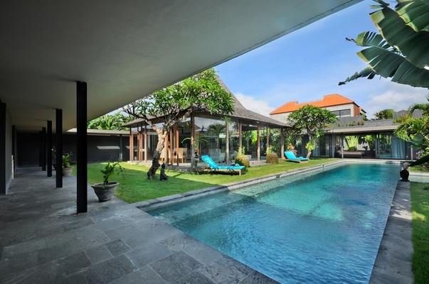  VILLA KAYU MAT CANGGU 