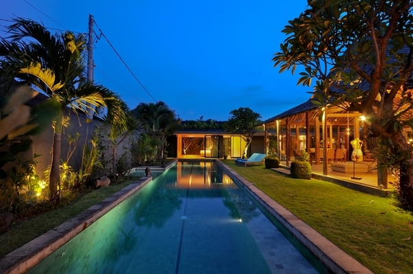  VILLA KAYU MAT CANGGU 