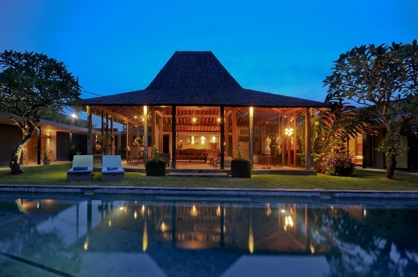  VILLA KAYU MAT CANGGU 