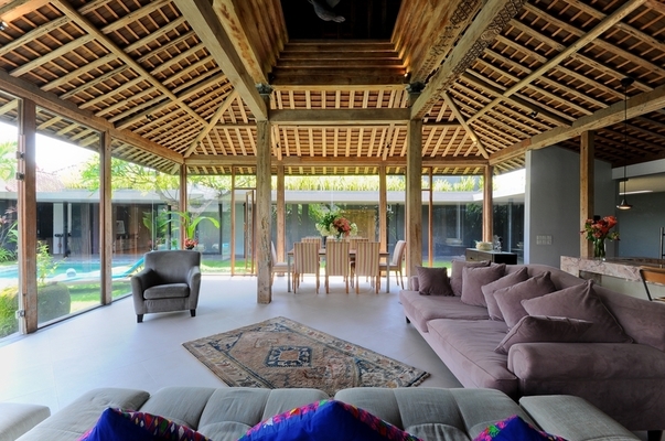  VILLA KAYU MAT CANGGU 