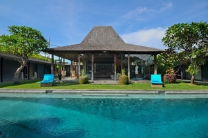  VILLA KAYU MAT CANGGU 