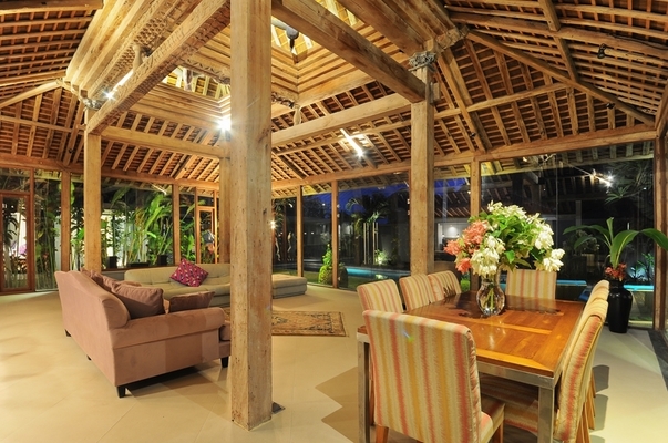  VILLA KAYU MAT CANGGU 