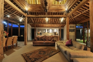  VILLA KAYU MAT CANGGU 