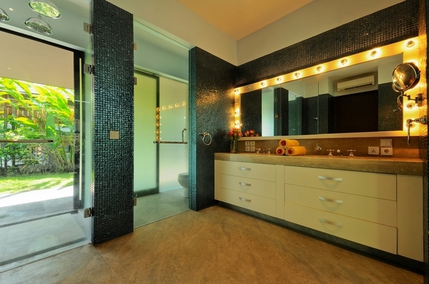  VILLA KAYU MAT CANGGU 