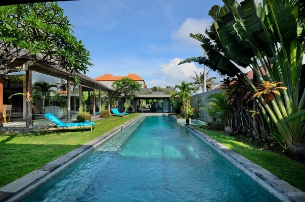  VILLA KAYU MAT CANGGU 