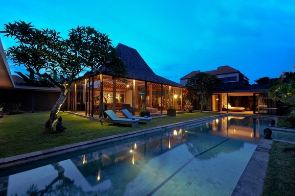  VILLA KAYU MAT CANGGU 