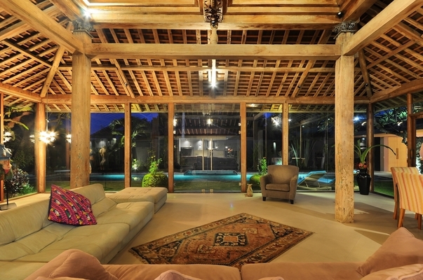  VILLA KAYU MAT CANGGU 